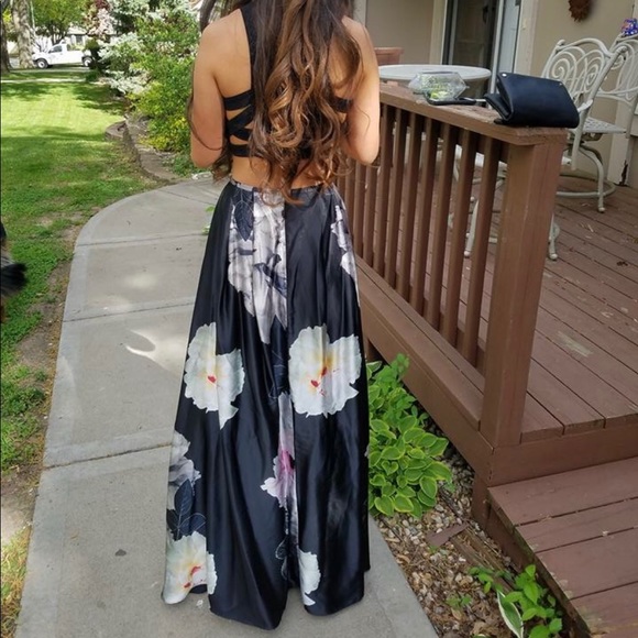 Prom dress from 2017 - Picture 2 of 4